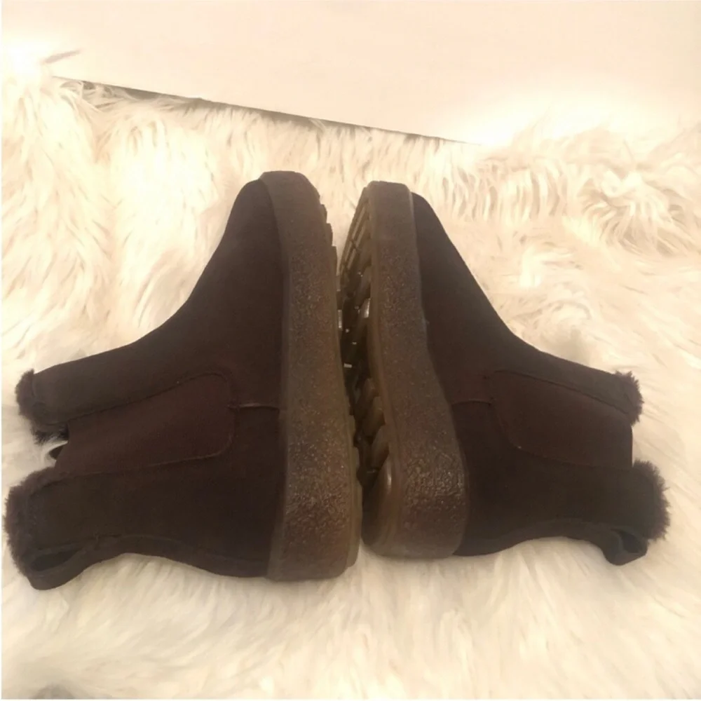 NWT The Toasty Chelsea Boot Pull On Boots in Suede Dark Coffee